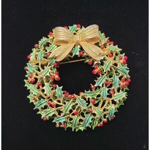 Vintage WEISS Signed Christmas Holiday Wreath Green & Red Enamel Gold Tone 2.25"